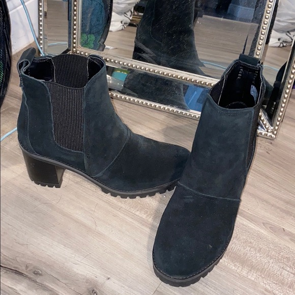 Suede UGG boots - Picture 3 of 10